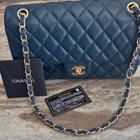 Classic Black Quilted Chain Bag - Picture 1 of 9